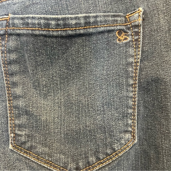 Jessica Simpson rockin curvy mid rise boot cut jeans - Picture 4 of 11